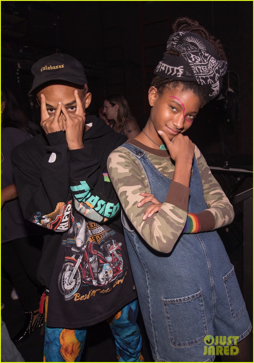willow smith gets support from brother jaden at girl cult festival 18