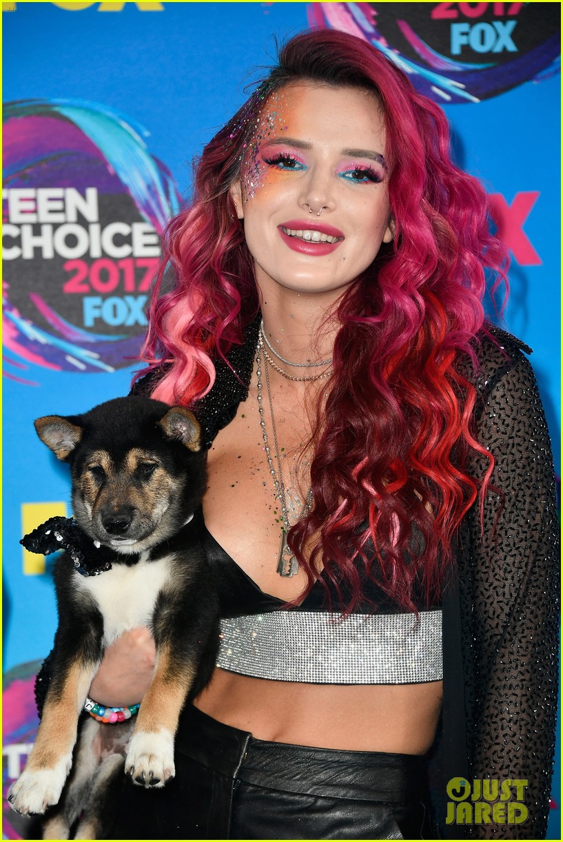 bella thorne brings the glitter and glam to the teen choice awards 2017 04