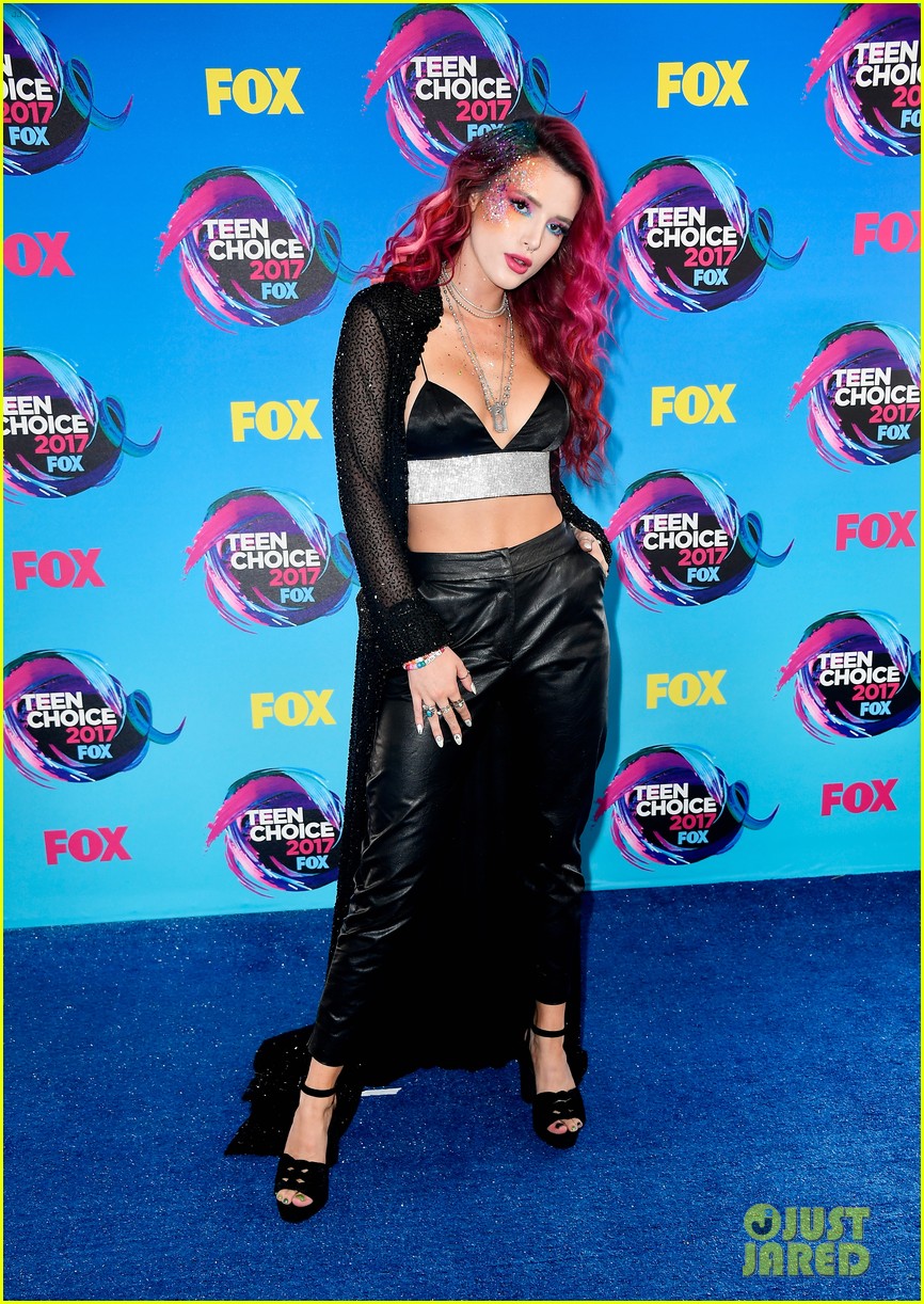 bella thorne brings the glitter and glam to the teen choice awards 2017 05