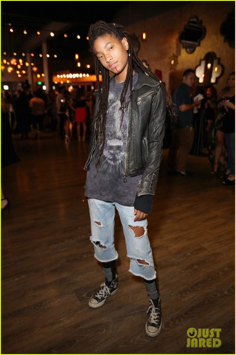 willow smith performs at nyx professional makeup face awards 2017 01