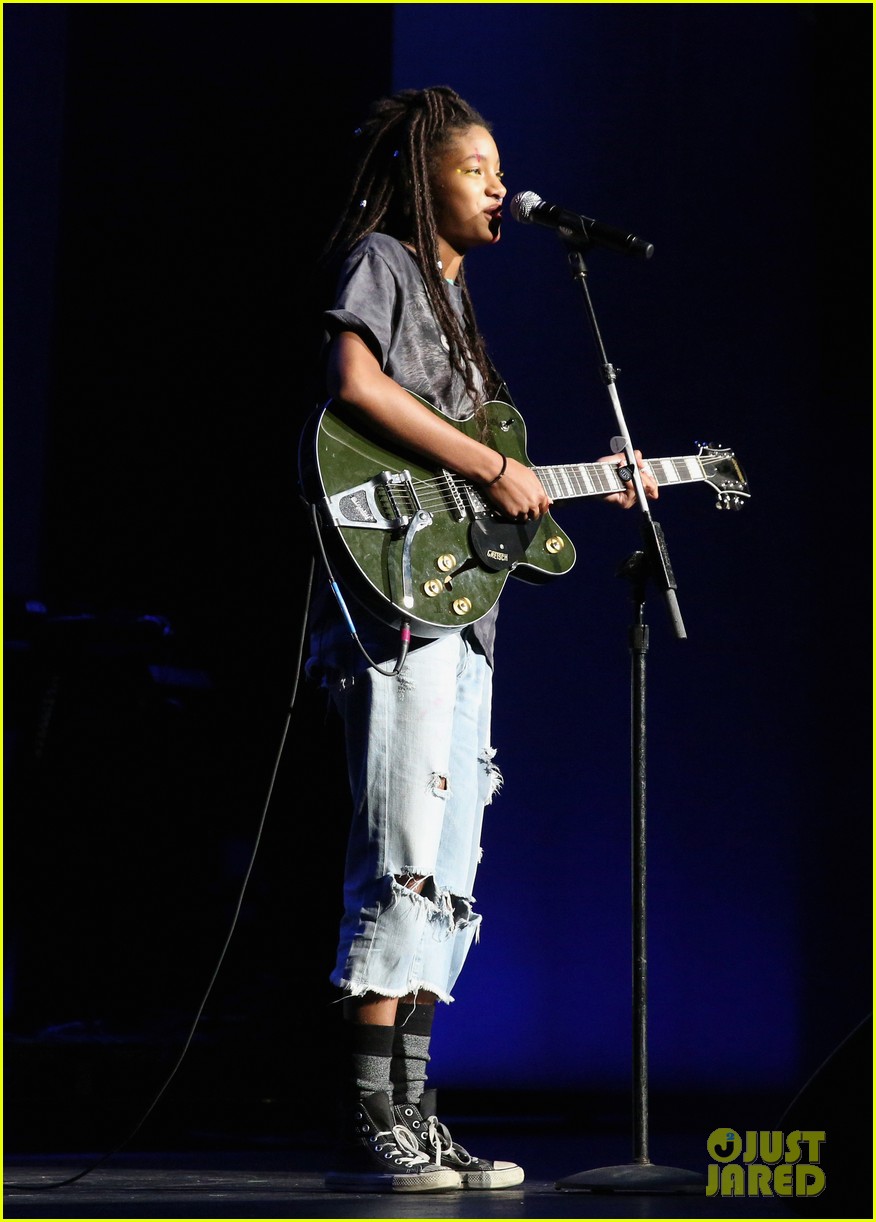 willow smith performs at nyx professional makeup face awards 2017 03