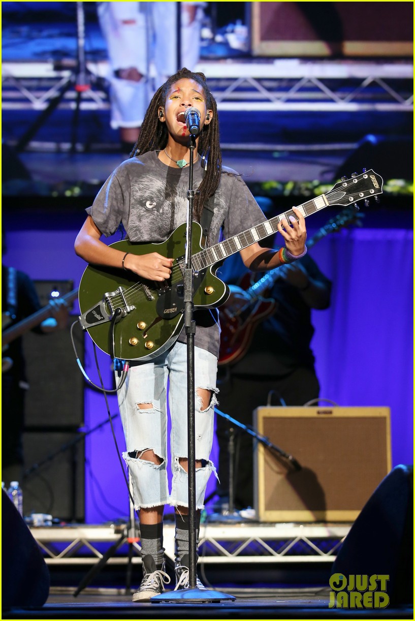 willow smith performs at nyx professional makeup face awards 2017 09