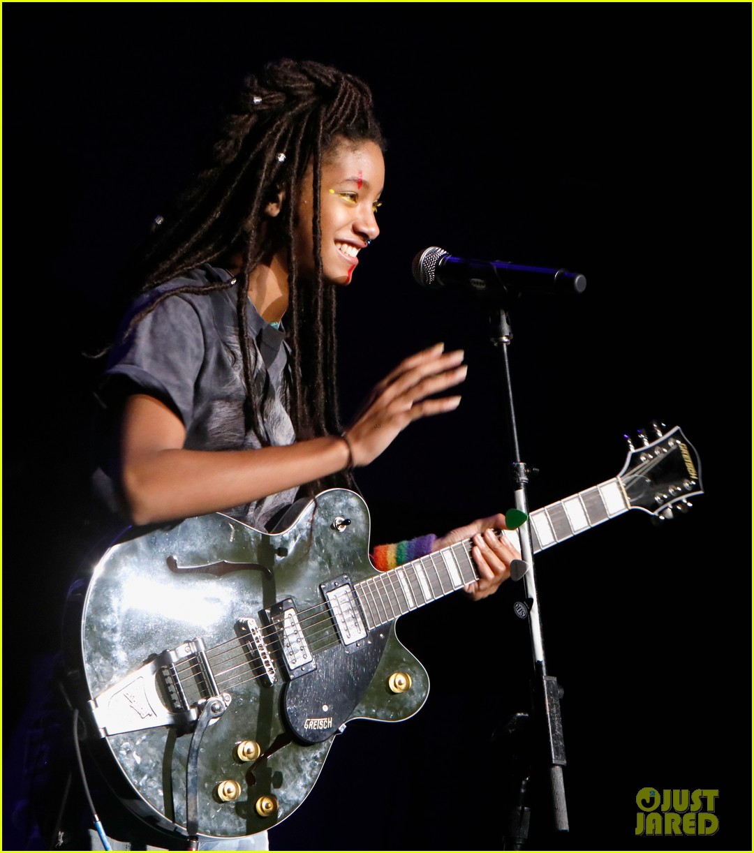 willow smith performs at nyx professional makeup face awards 2017 14