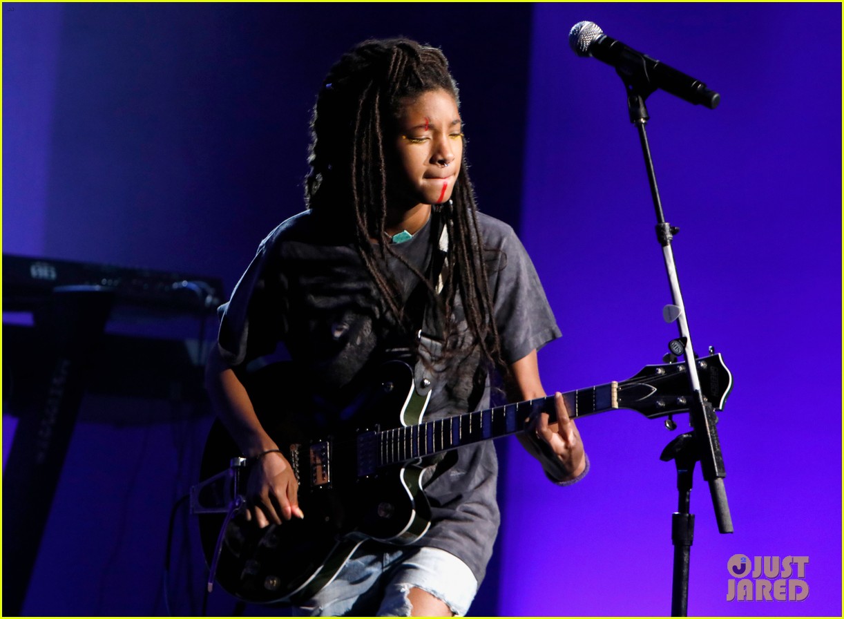 willow smith performs at nyx professional makeup face awards 2017 18