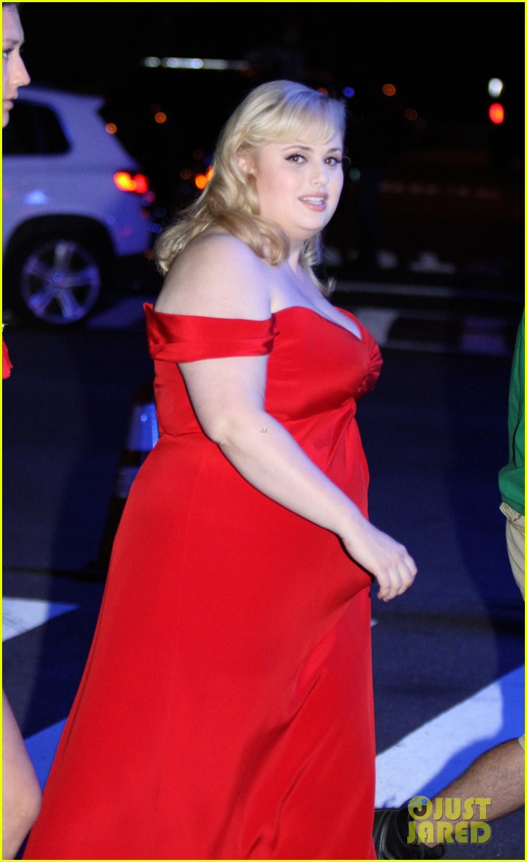 rebel wilson and liam hemsworth get glam for last night of isnt it romantic filming 07