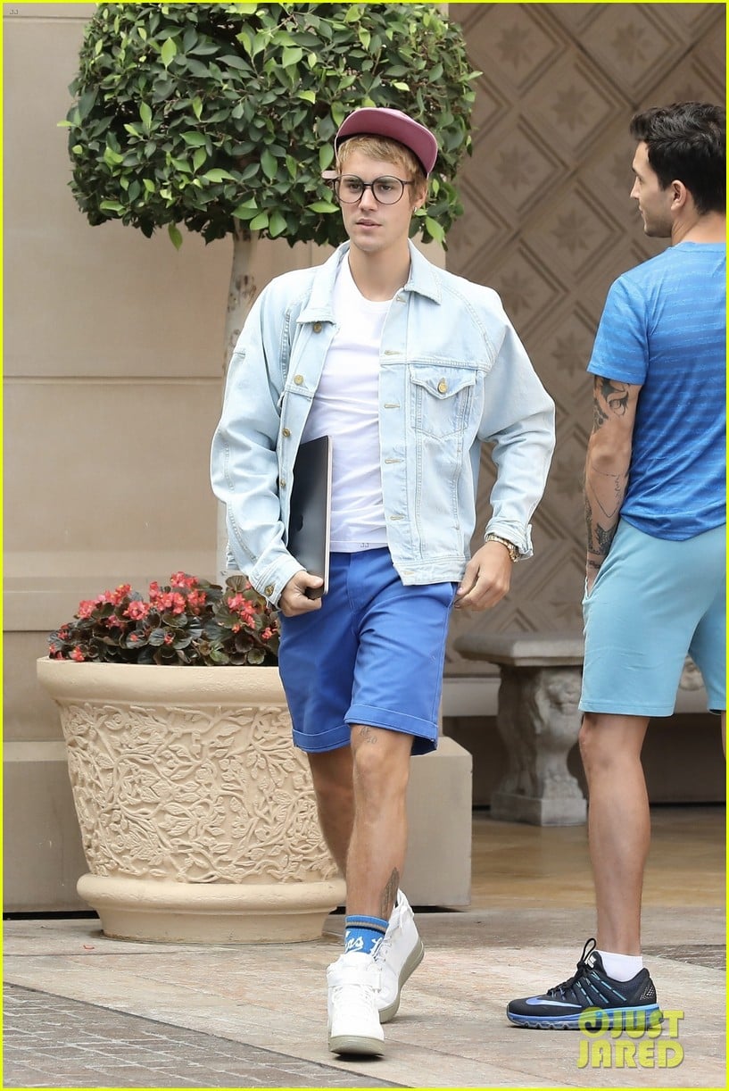 Justin Bieber Flashes a Grin While Out \u0026 About in Beverly Hills: Photo  1112560 | Justin Bieber Pictures | Just Jared Jr., image size:817x1222