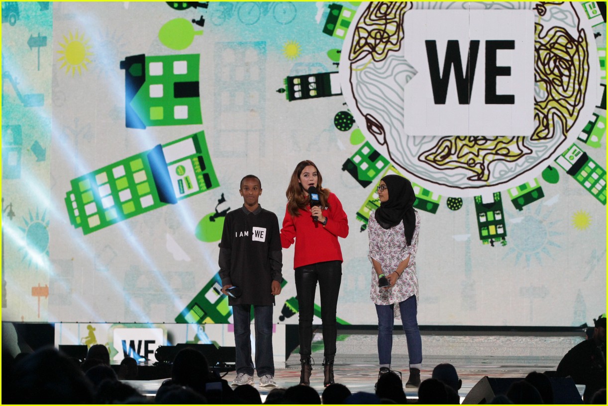 kelly clarkson and vanessa hudgens inspire youth at we day 09