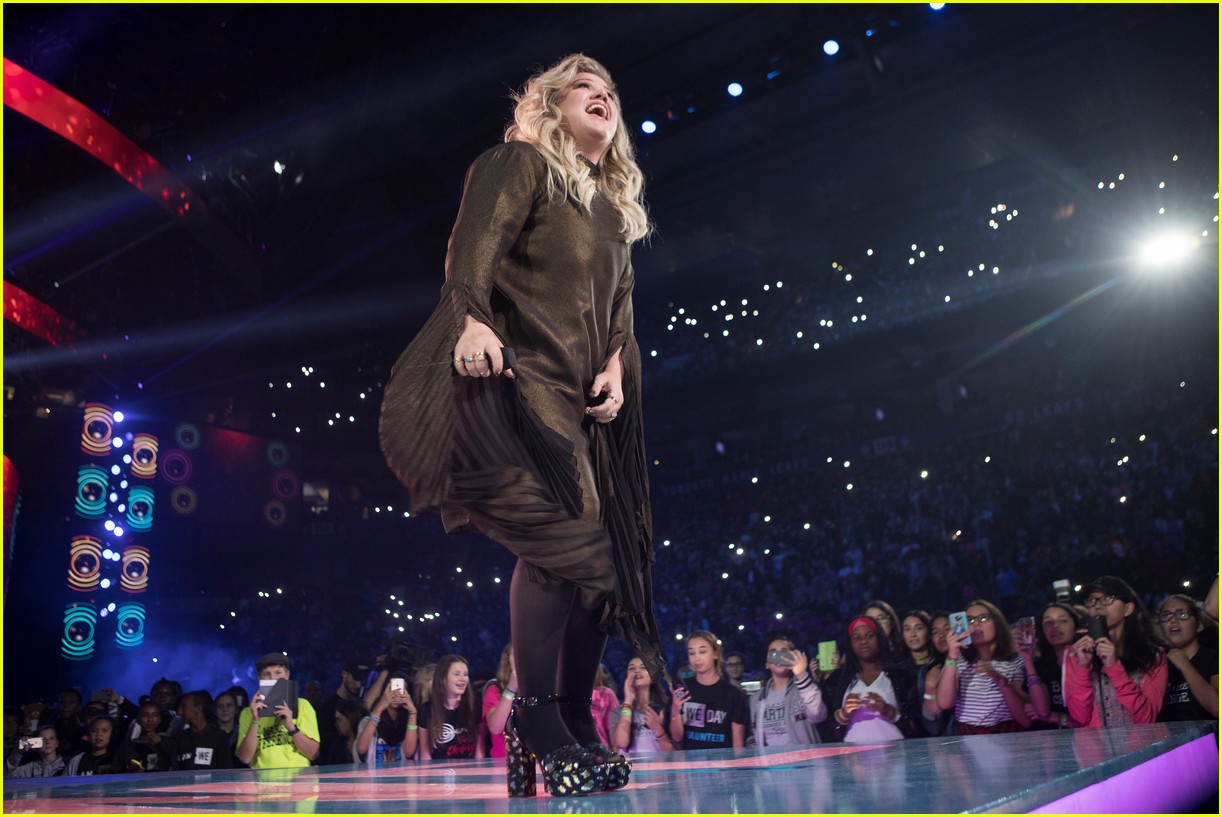 kelly clarkson and vanessa hudgens inspire youth at we day 15