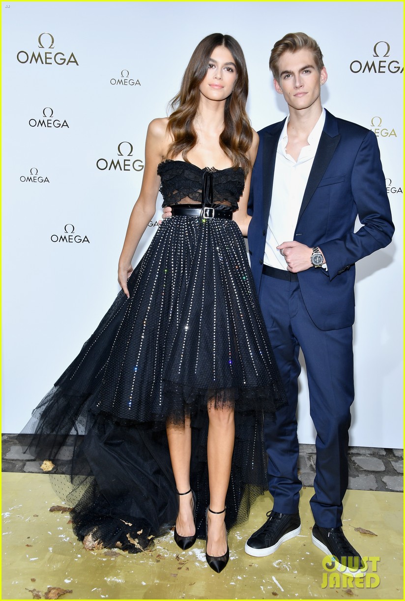 cindy crawford and rande gerber join kids kaia and presley at her time omega photocall3 01