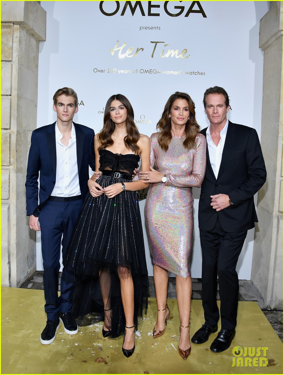 cindy crawford and rande gerber join kids kaia and presley at her time omega photocall3 06
