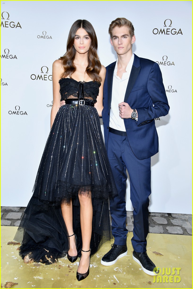 cindy crawford and rande gerber join kids kaia and presley at her time omega photocall3 13