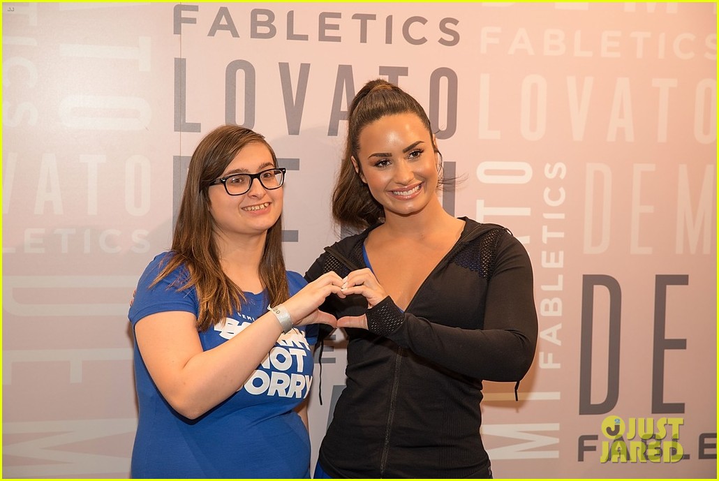 Demi Lovato - I don't give a. Fabletics #Demi4Fabletics goo.gl