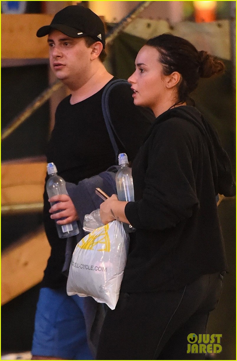 demi lovato sweats it out at soulcycle 01
