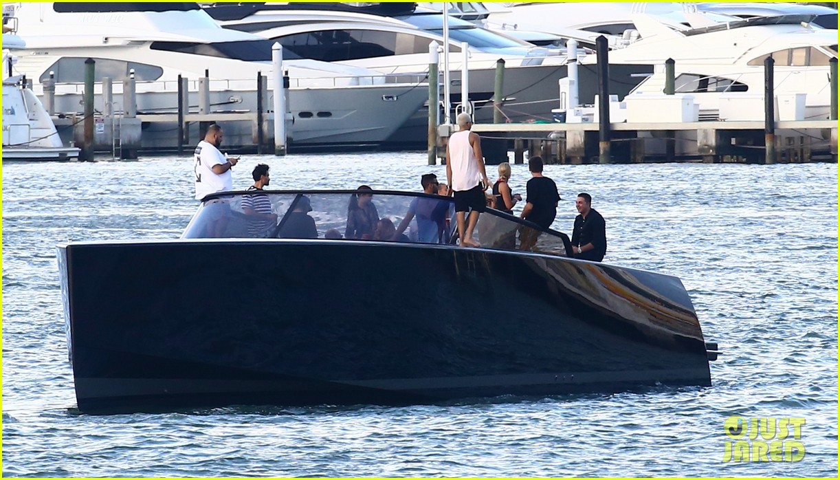 scott disick and sofia richie flaunt pda on a boat with friends2 27