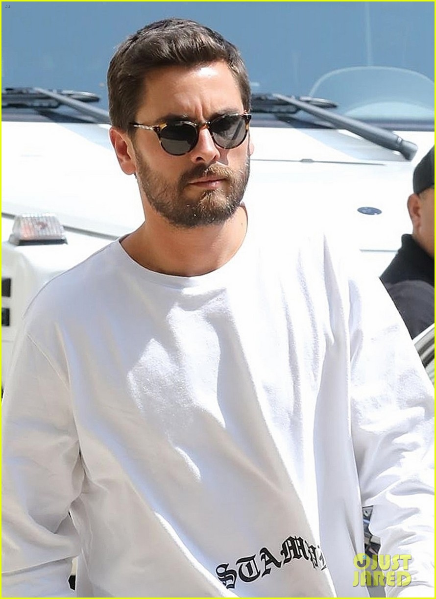 scott disick and sofia richie step out for lunch in calabasas 12