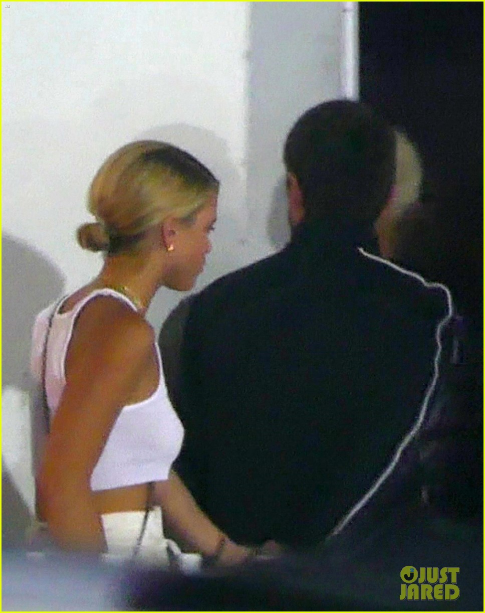 scott disick and sofia richie couple up for miami beach date night 08