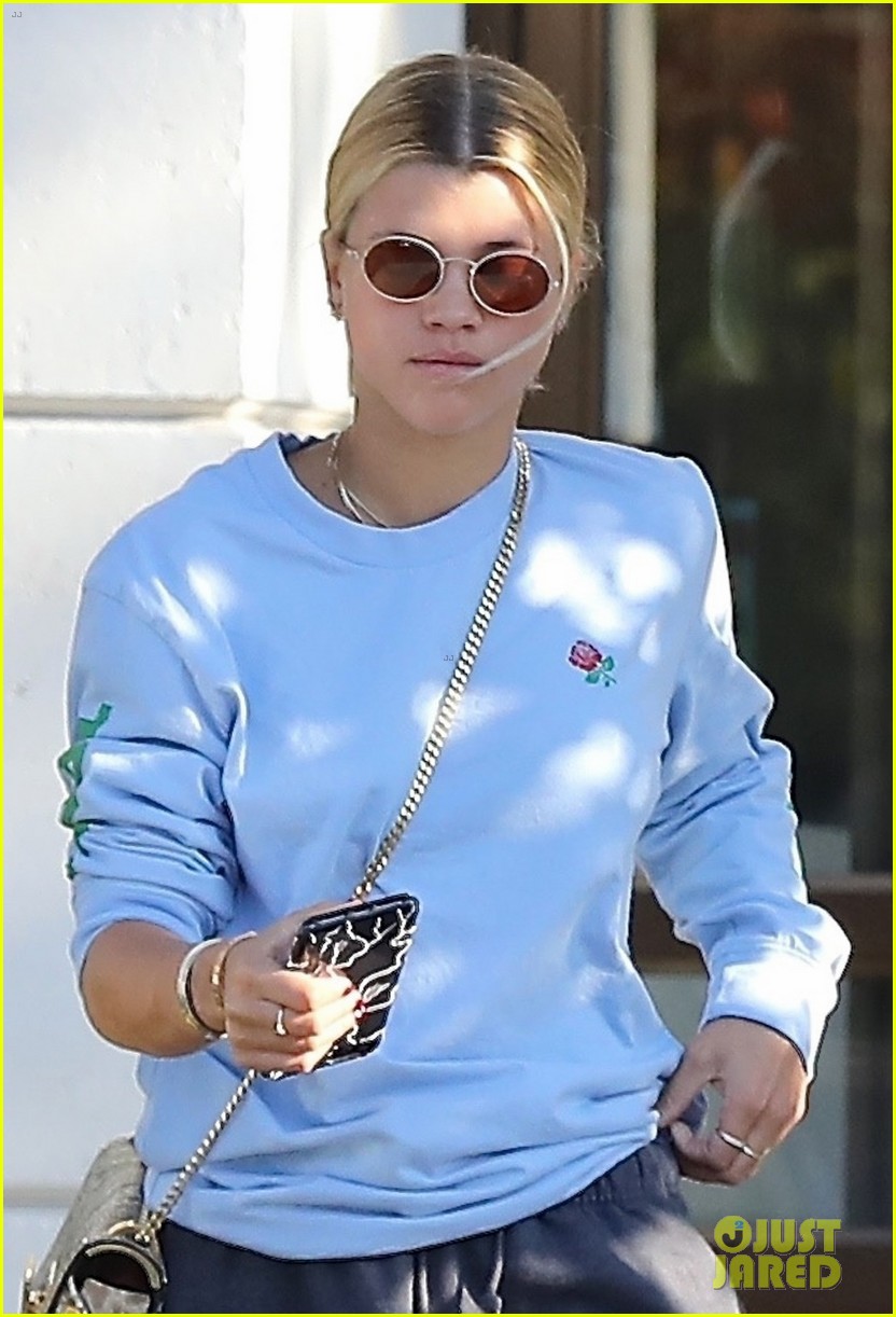 scott disick sofia richie step out for lunch date 02