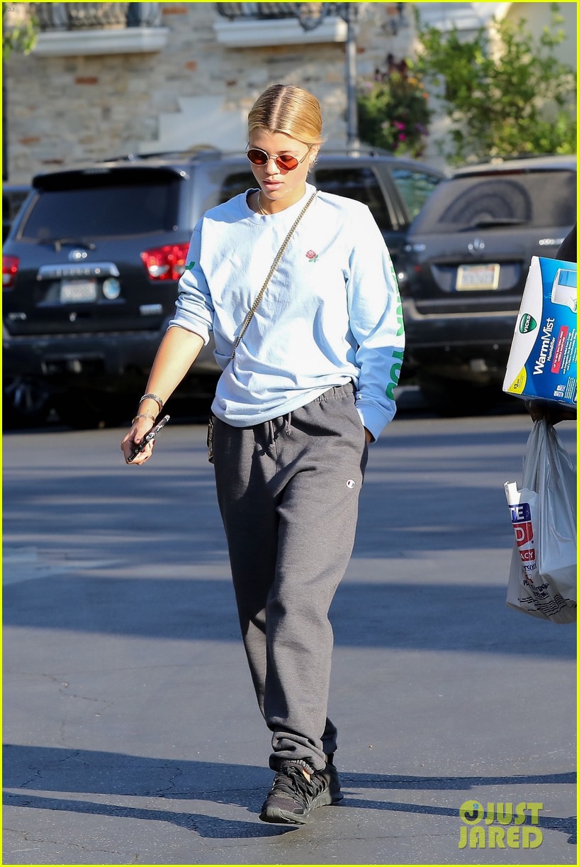 scott disick sofia richie step out for lunch date 07