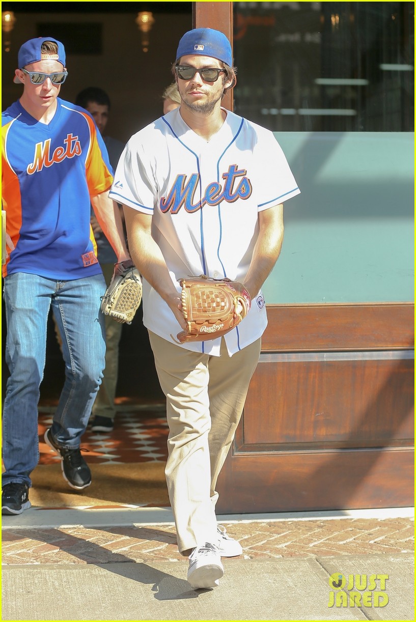dylan obrien first pitch mets game 02