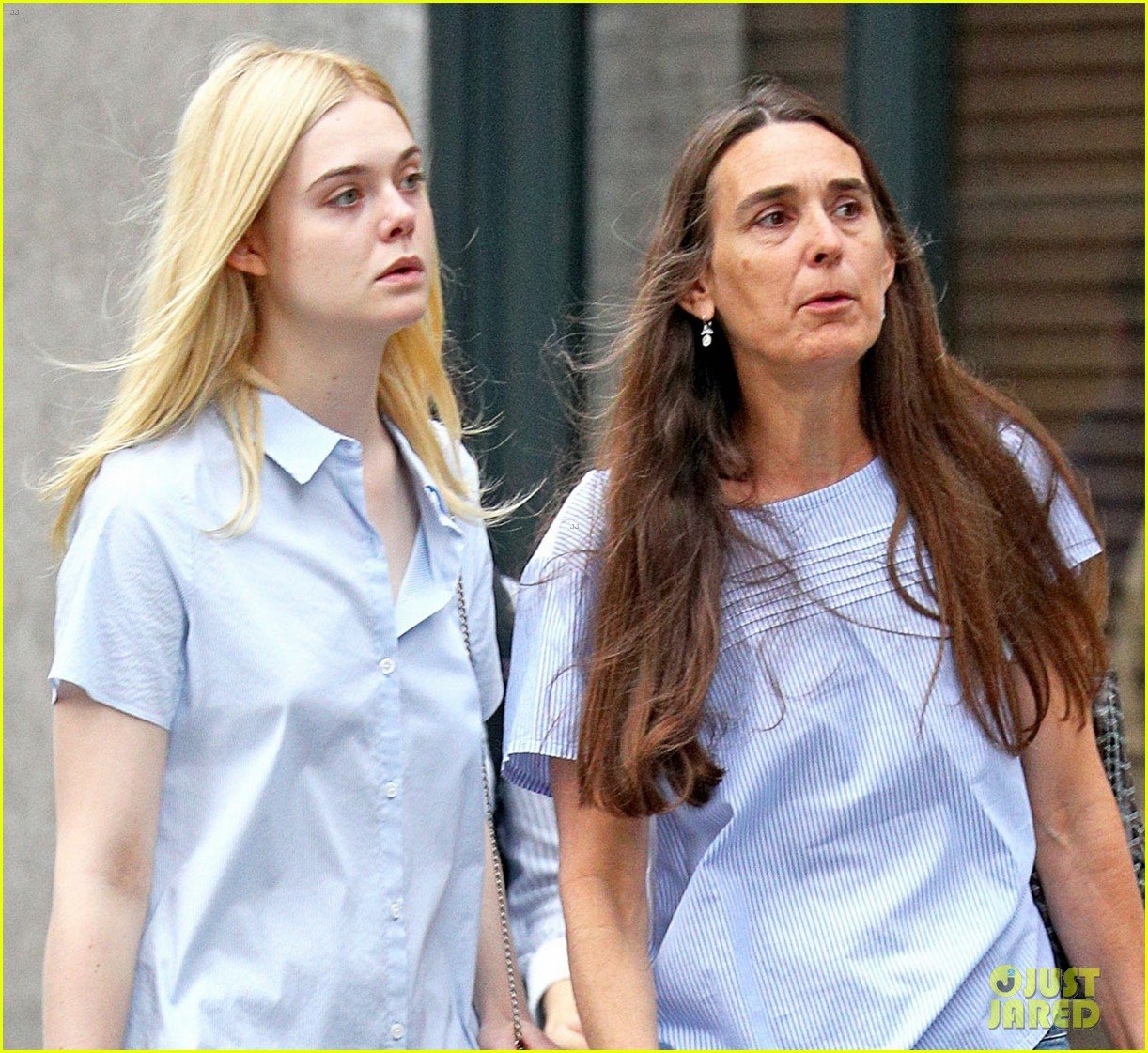 elle fanning and her mom are two peas in a pod 04