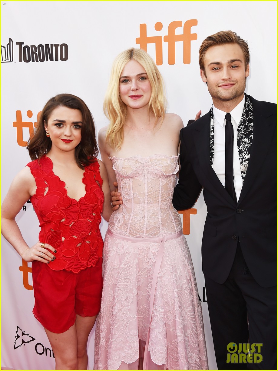 elle fanning joins maisie williams douglas booth at mary shelley tiff premiere 08
