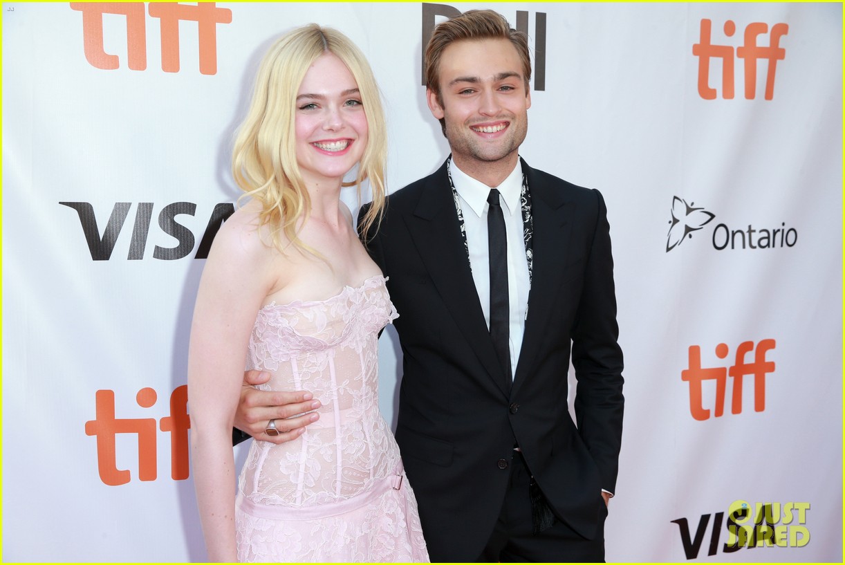 elle fanning joins maisie williams douglas booth at mary shelley tiff premiere 10