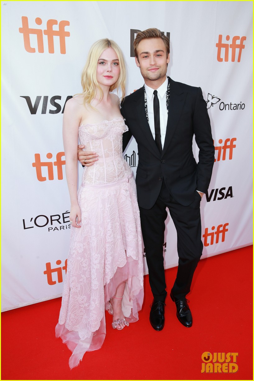 elle fanning joins maisie williams douglas booth at mary shelley tiff premiere 13