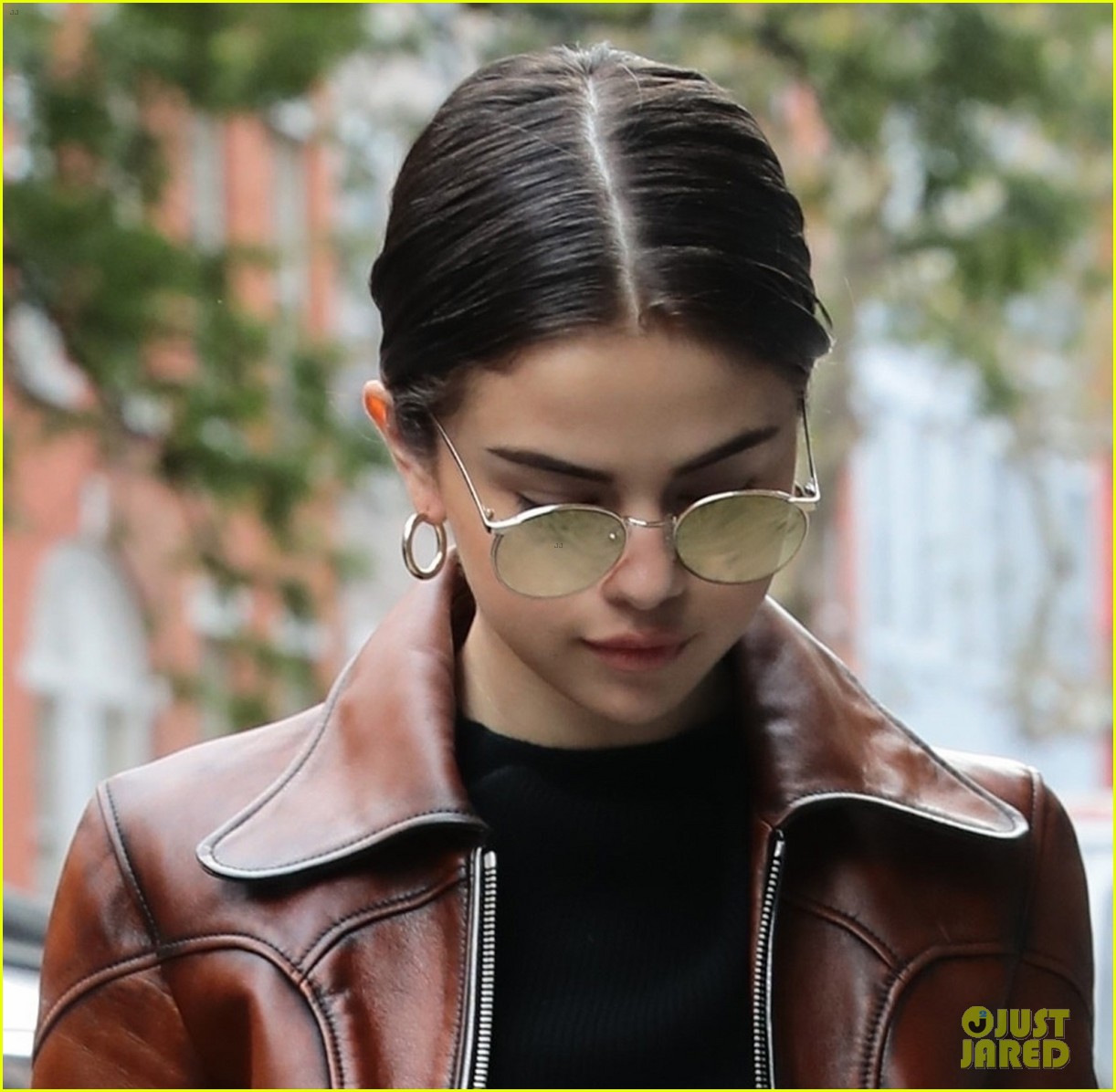 selena gomezs brown leather jacket is a fall essential 04