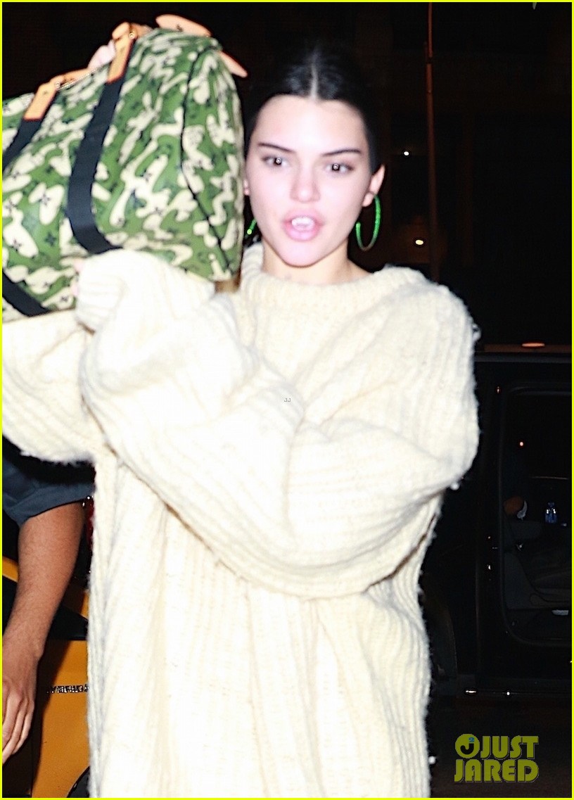 kendall jenner joins blake griffin for night out in nyc 06