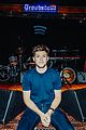niall horan gets support from louis tomlinson at private la show 02