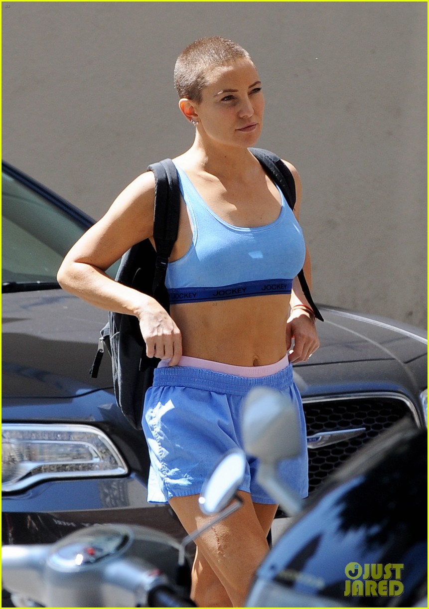 kate hudson puts her toned abs and shaved head on display while filming sister 07