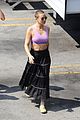 kate hudson puts her toned abs and shaved head on display while filming sister 04