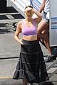 kate hudson puts her toned abs and shaved head on display while filming sister 10