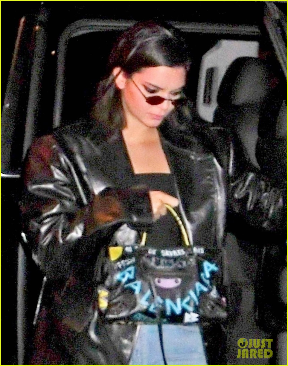 kendall jenner closes out nyfw at dinner with friends 06