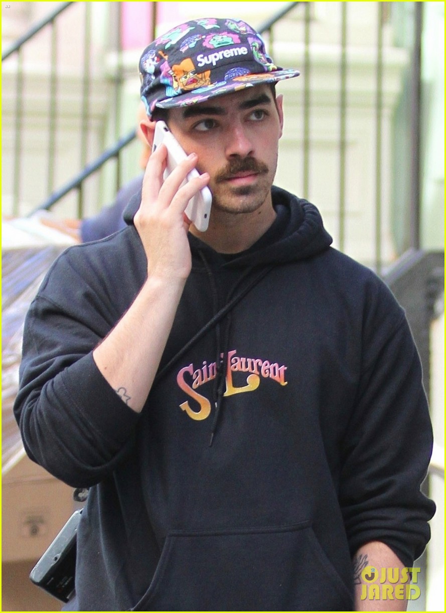 joe jonas wears colorful hat while out and about in the big apple 01