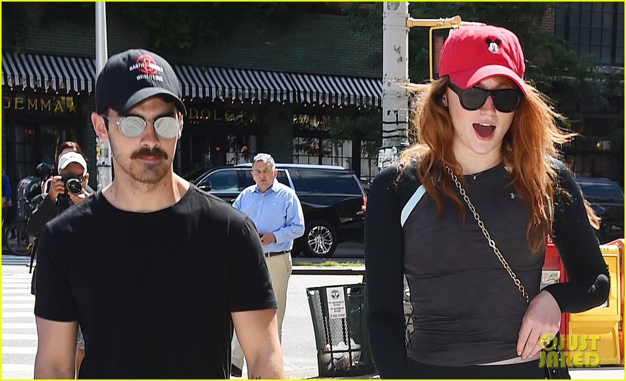 joe jonas sophie turner and their dog step out in coordinating outfits 06