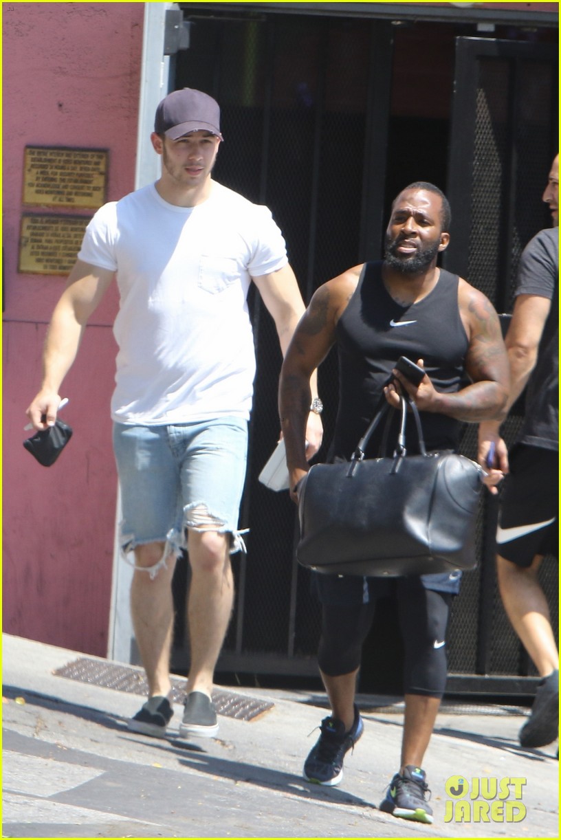 nick jonas shows off his bulging biceps after the gym 06