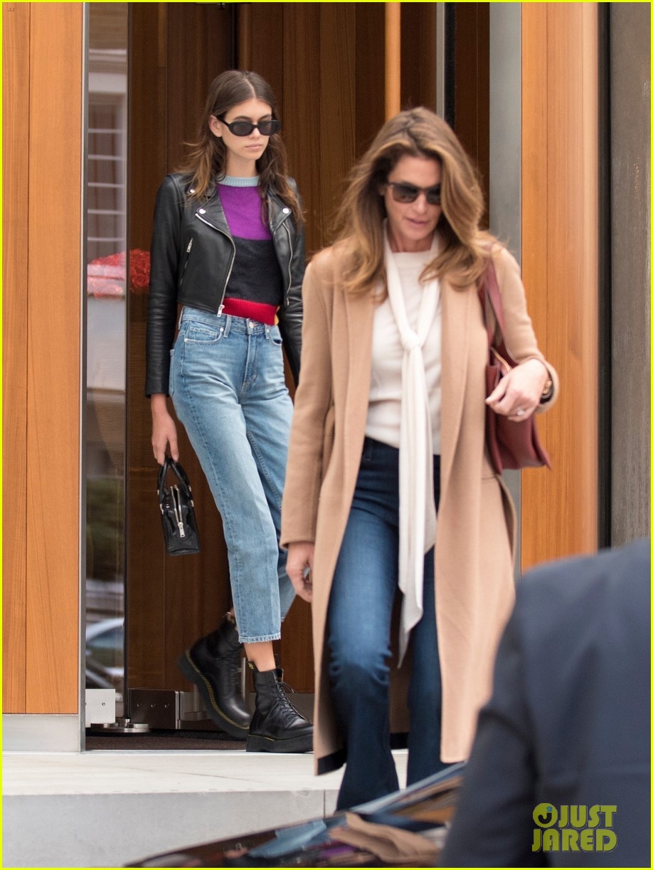 kaia gerber cindy crawford step out in london 02