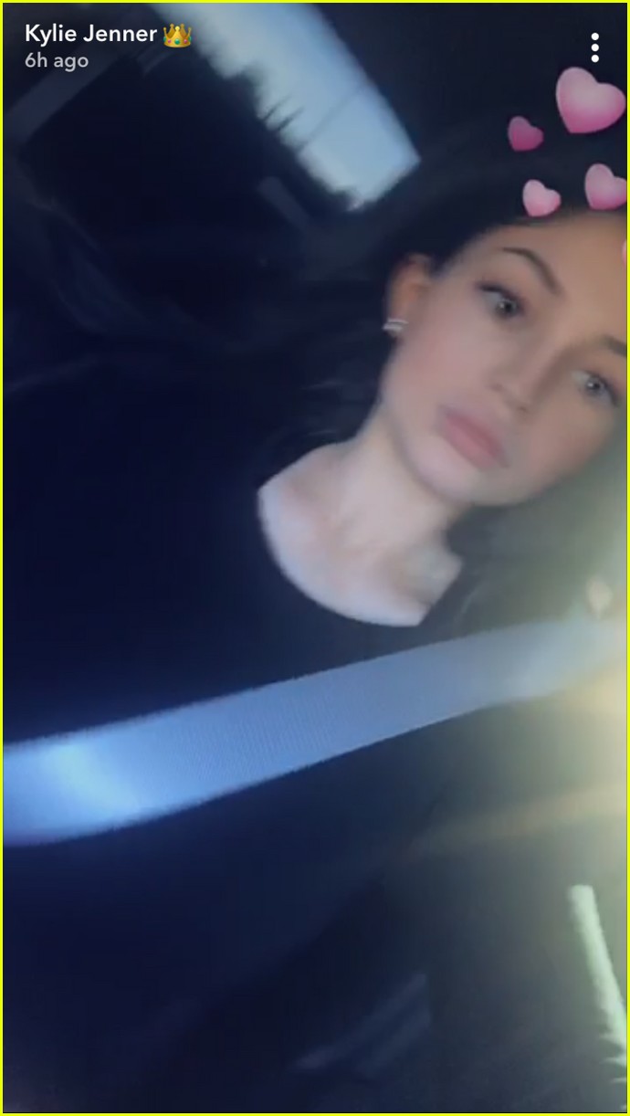 pregnant kylie jenners barely there baby bump 06