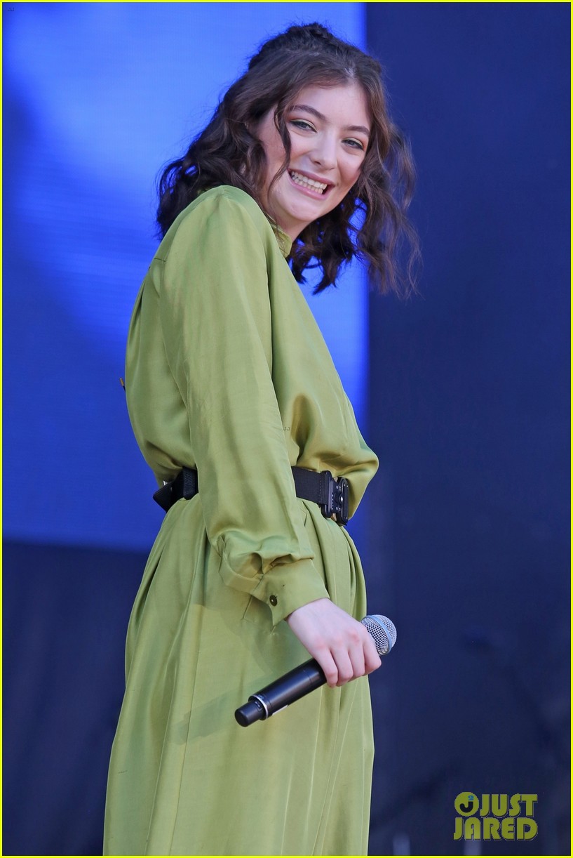 lorde performs at iheartradio event 03