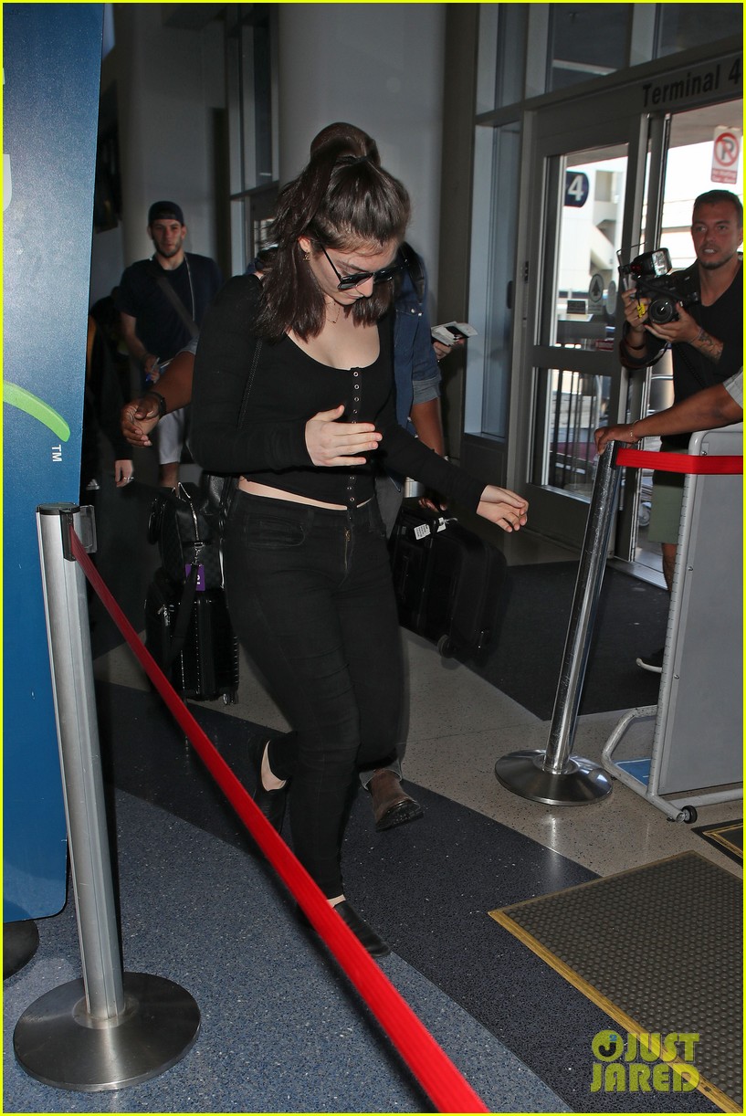lorde keeps her head low for her flight out of town 10