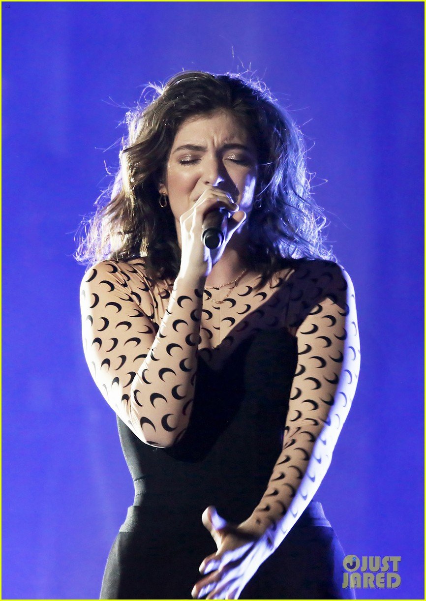 lorde gets major praise from khalid after kicking off melodrama world tour 05