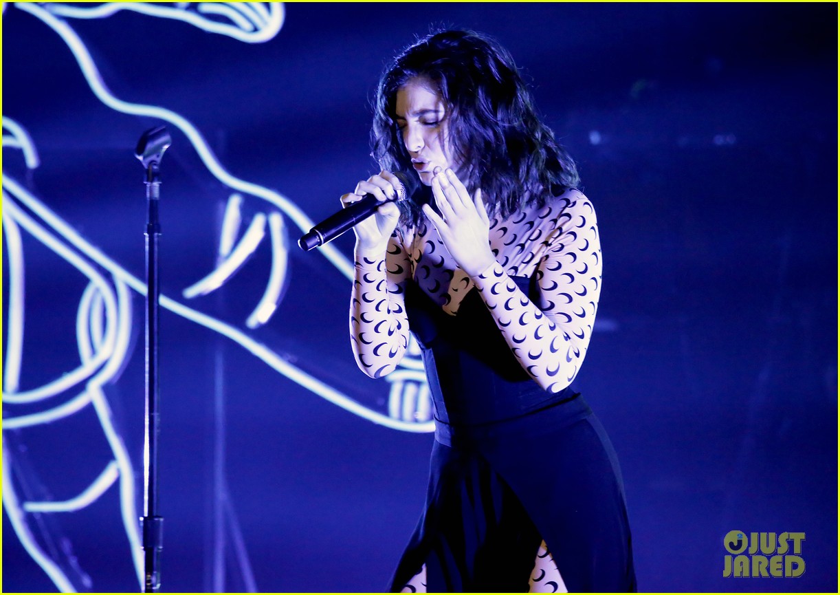 lorde gets major praise from khalid after kicking off melodrama world tour 10