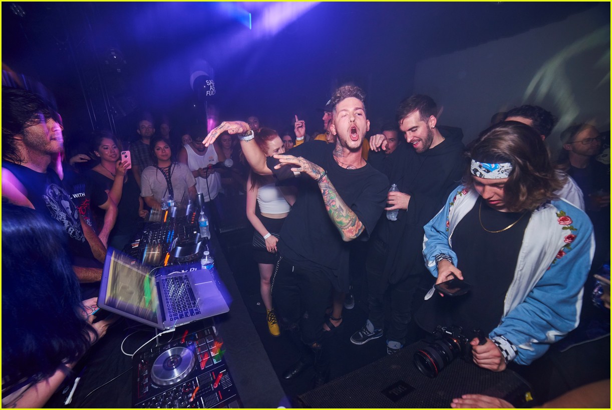 madelaine petsch travis mills couple up at emo nite 10