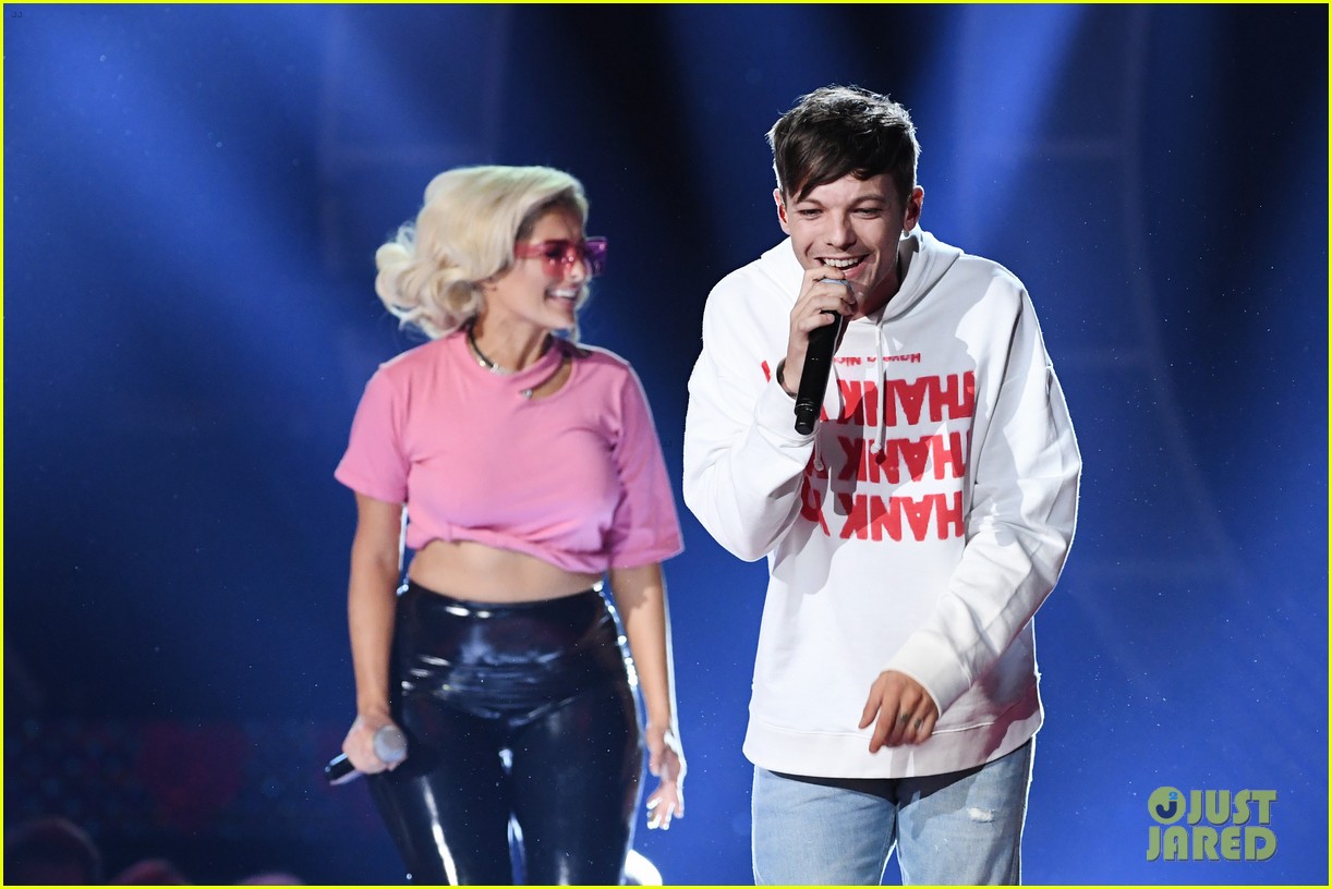 niall horan louis tomlinson take the stage separately at iheartradio music festival 19
