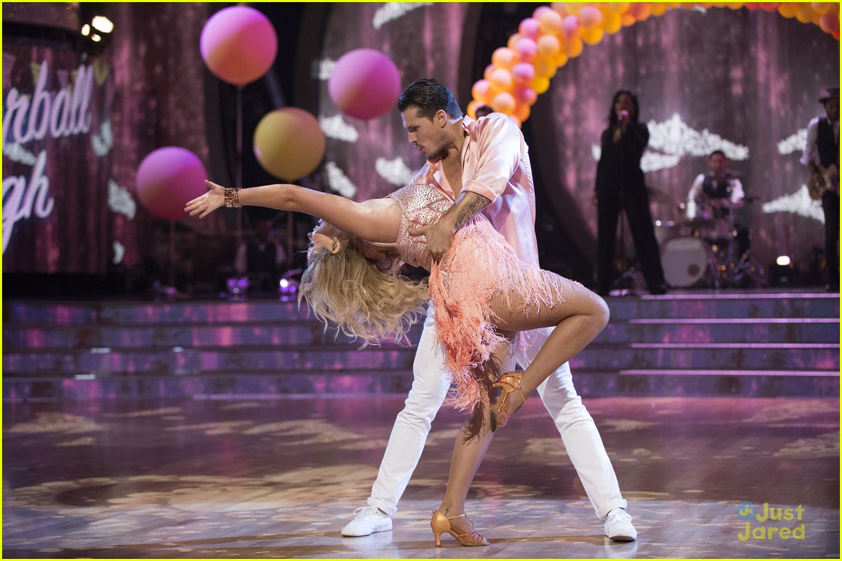 sasha pieterse happy opened up about pcos dwts 15
