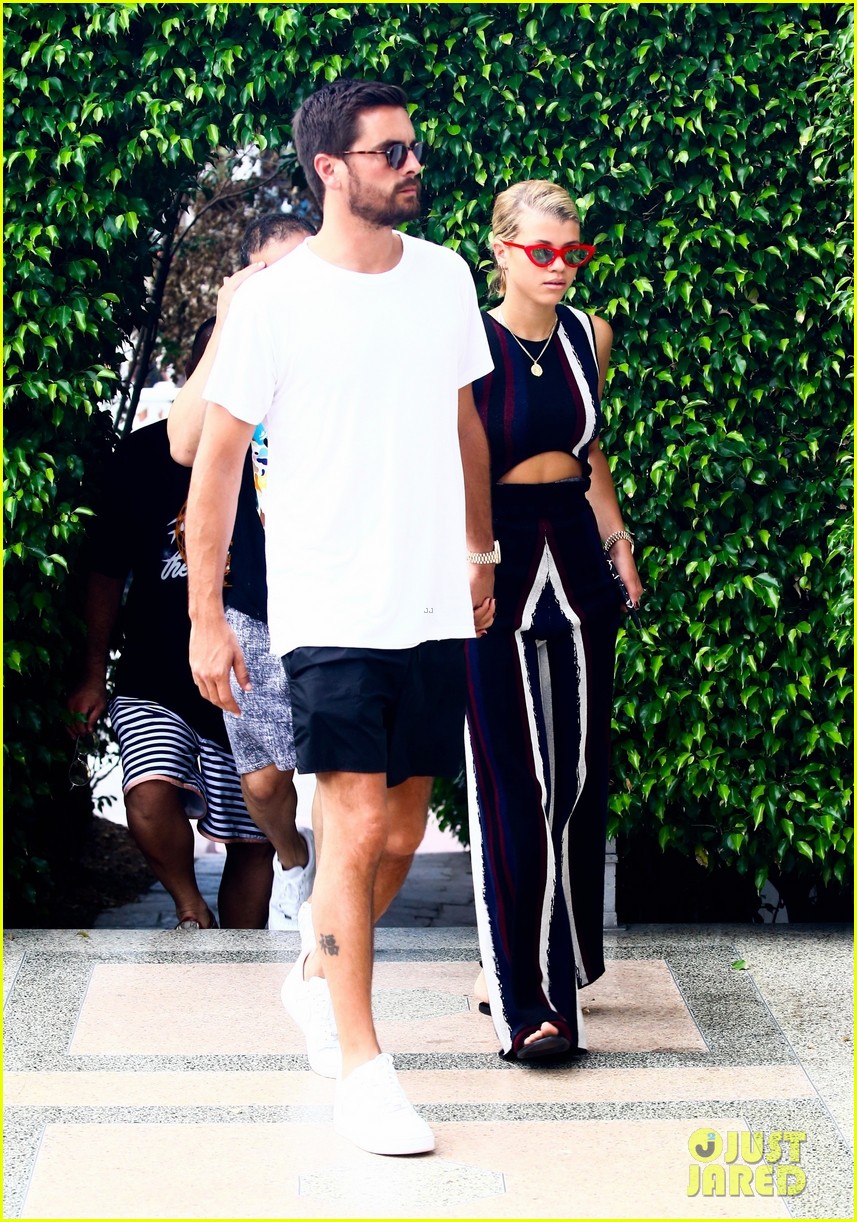 scott disick sofia richie continue pda filled vacation 03