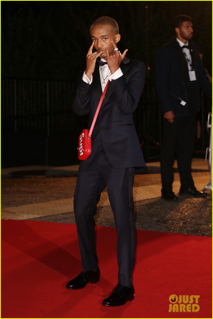 jaden smith joins the guys of stranger things at gq man of the year awards 03