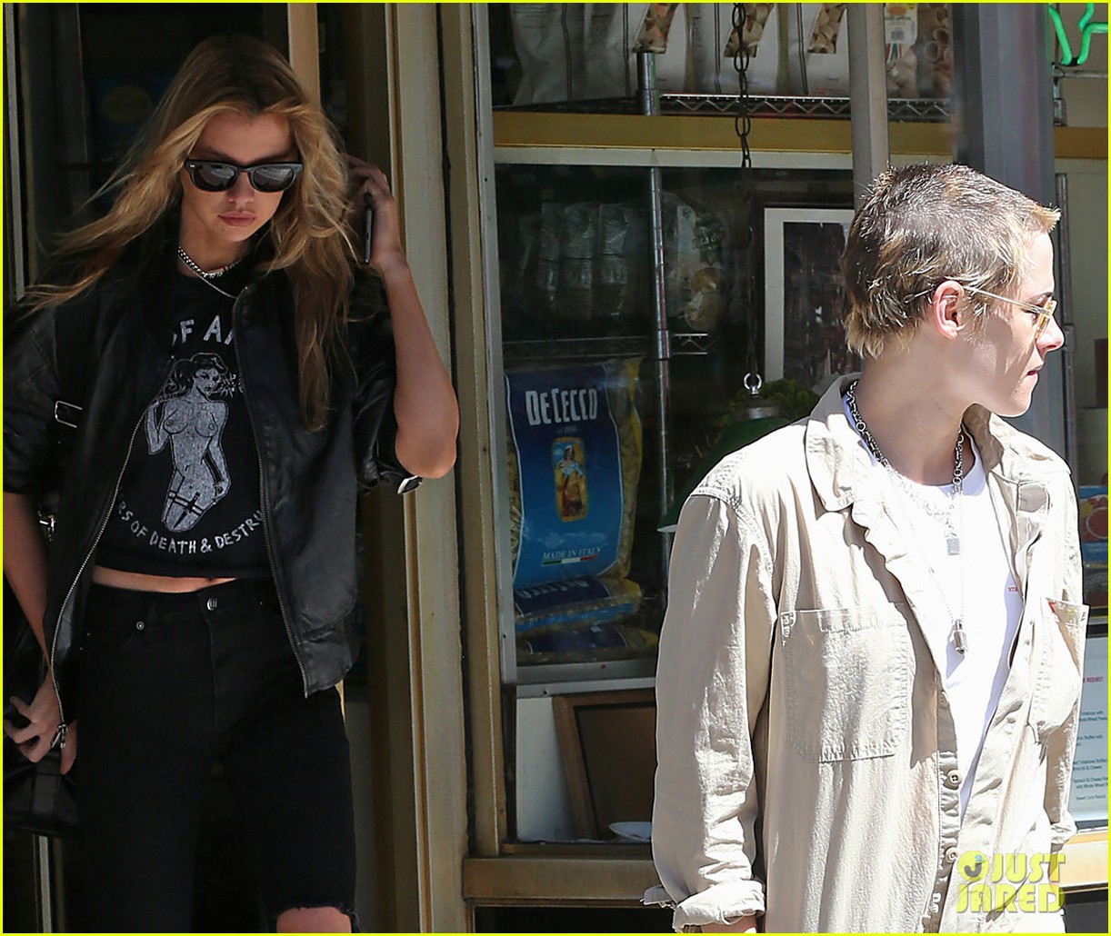 kristen stewart and stella maxwell couple up for lunch date2 01