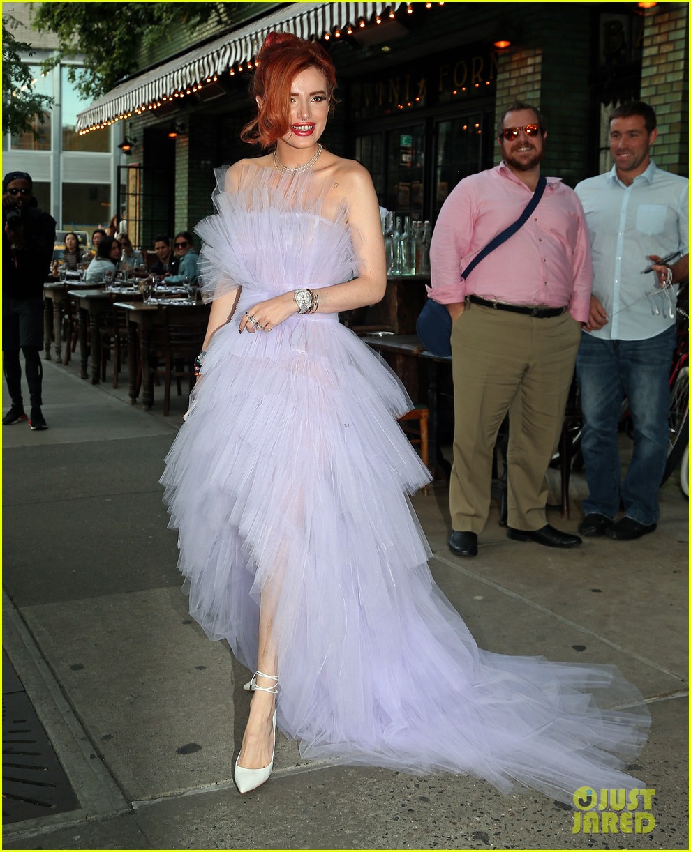 bella thorne wears flowing purple tulle gown to daily front row awards 01